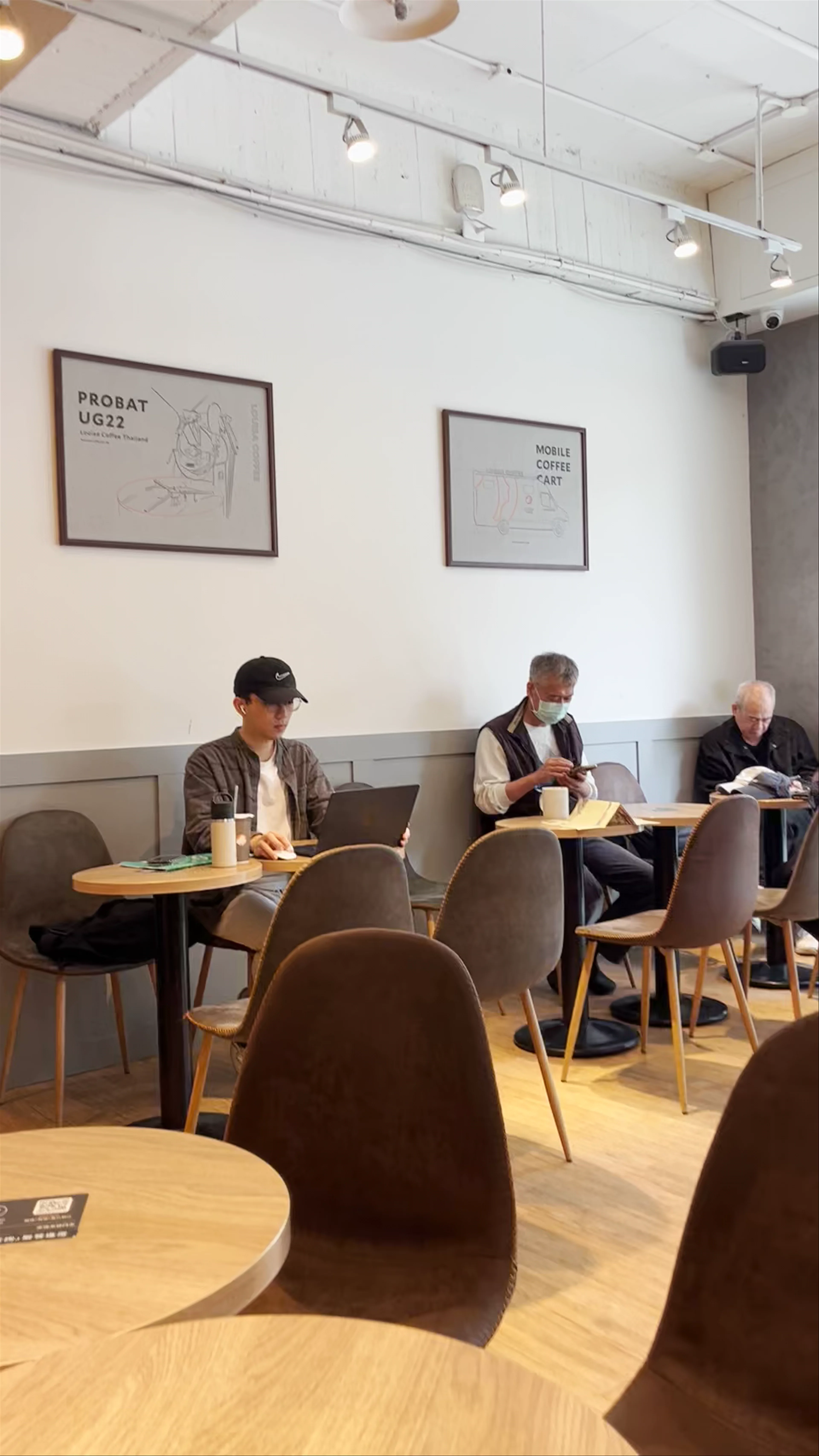 Louisa Coffee MRT Taipei City Hall