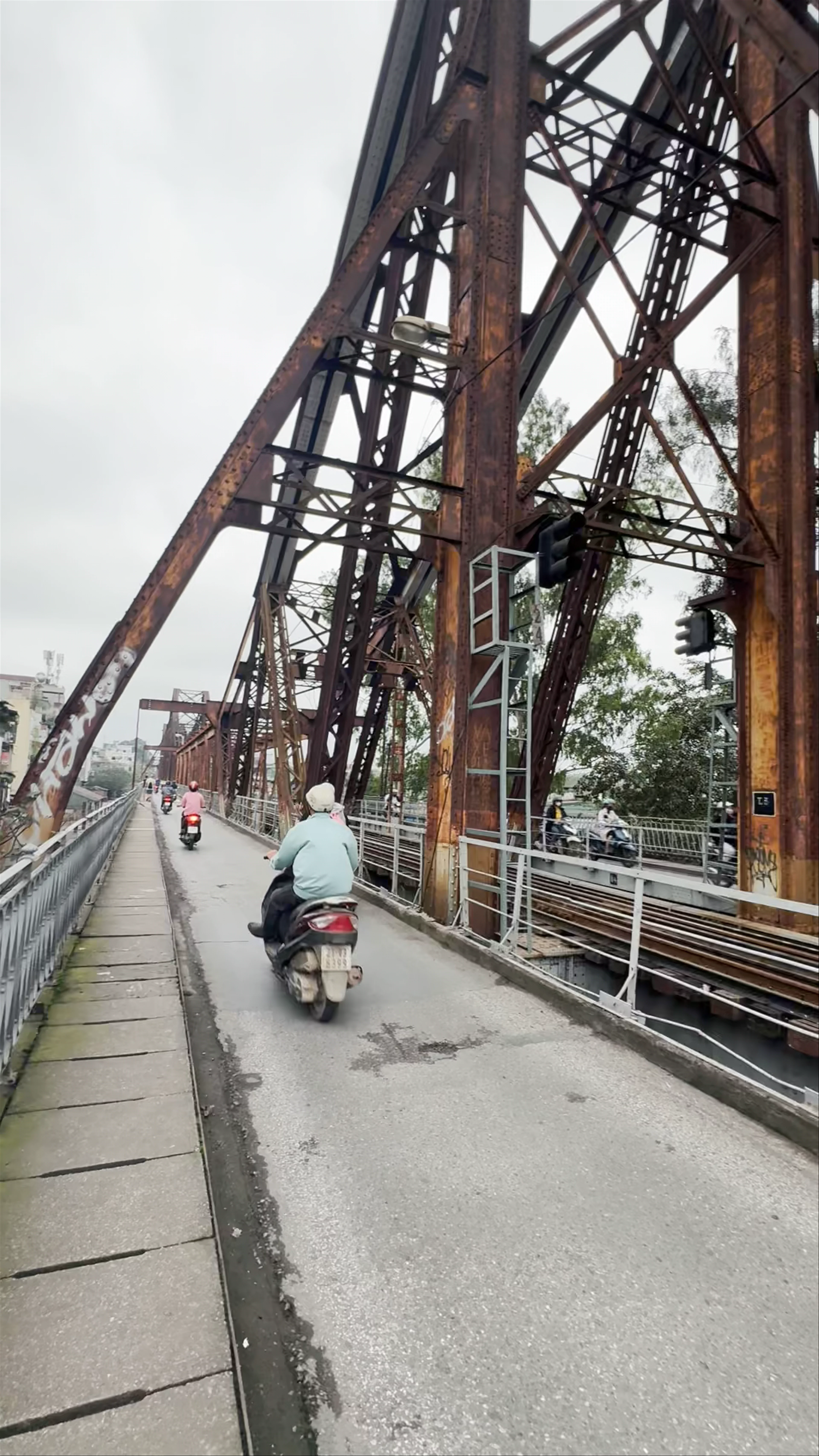 Long Bien Bridge
