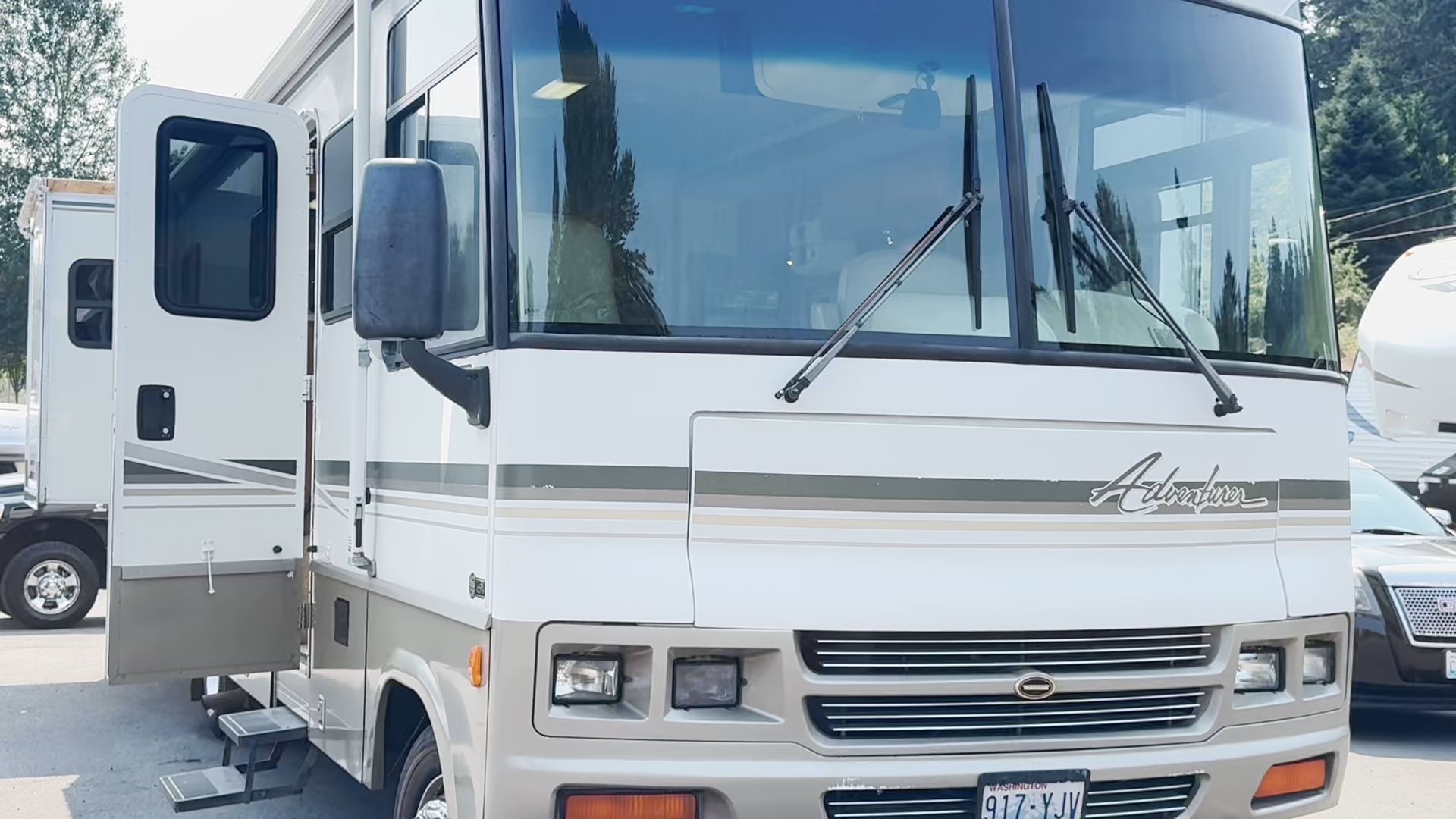 Truck City RV - #20506A - 2002 Winnebago Adventurer