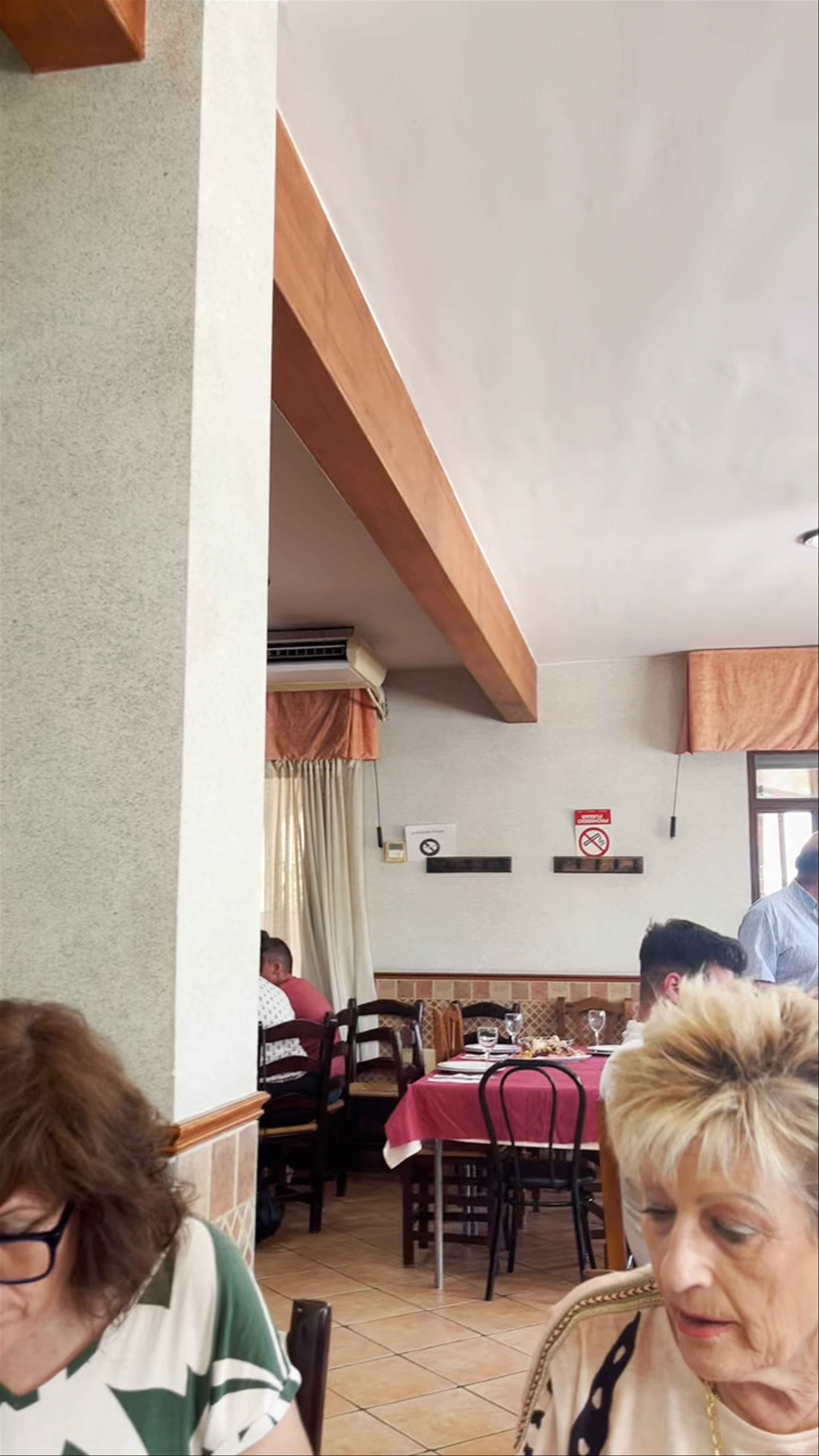 Bar Restaurante Hºnos Bayonas y Despacho de Loteria y Apuestas Del Estado.