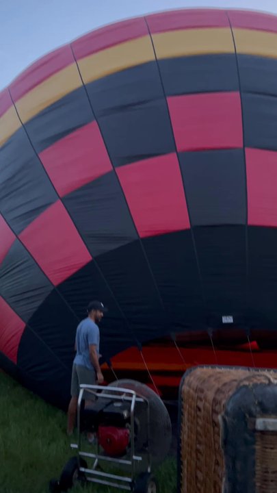 Bobs Bballoons - Putting it up - Hot Air Balloons Near Me - Davenport, Florida