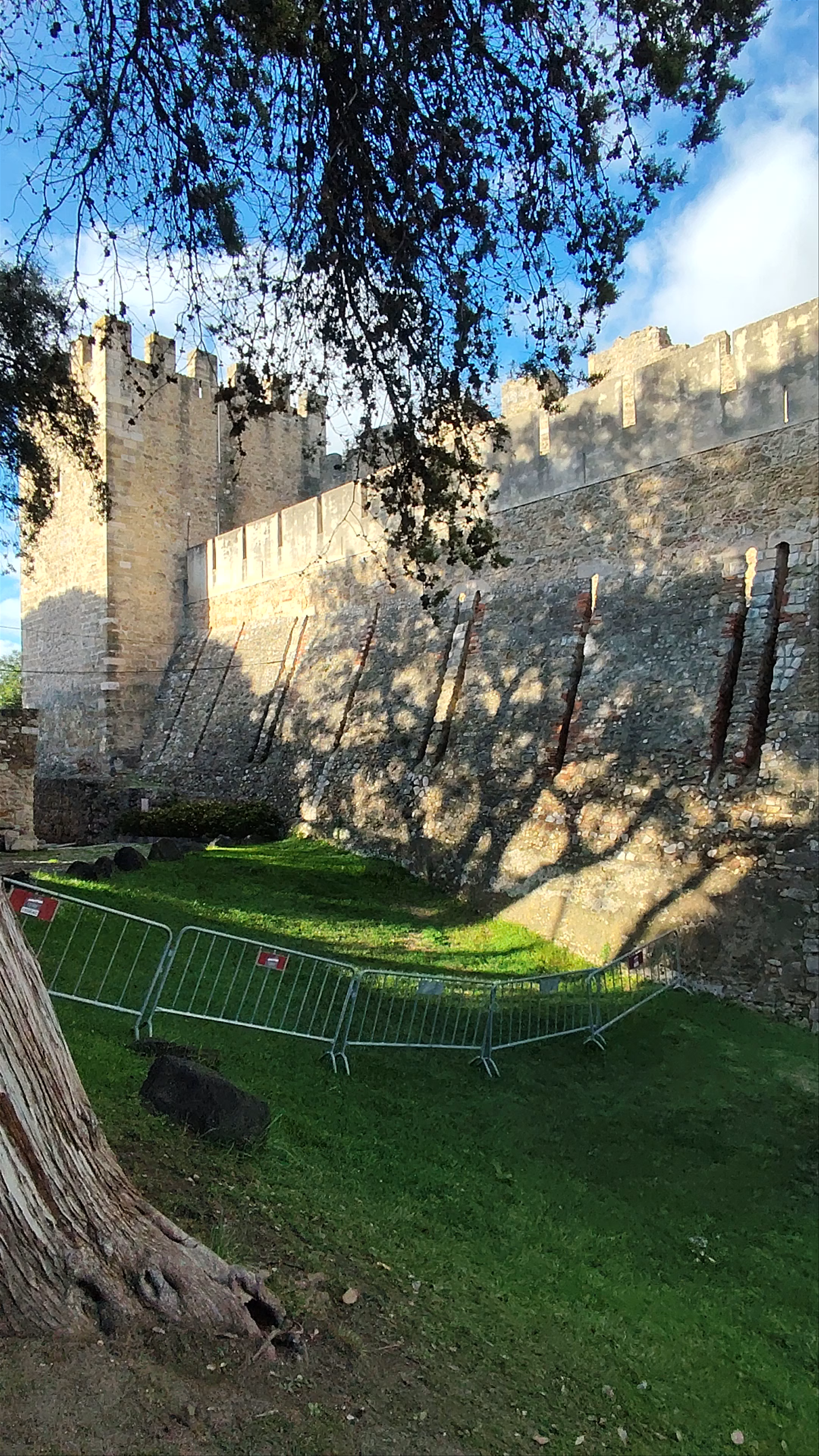 Castelo de São Jorge: Majestic Medieval Fortress in Lisbon