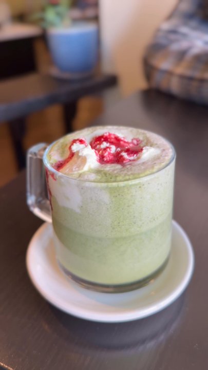 im Moment Kaffee - Delicious Mixed Berries Matcha (Hot) - Cafes Near Me - Oakland, California