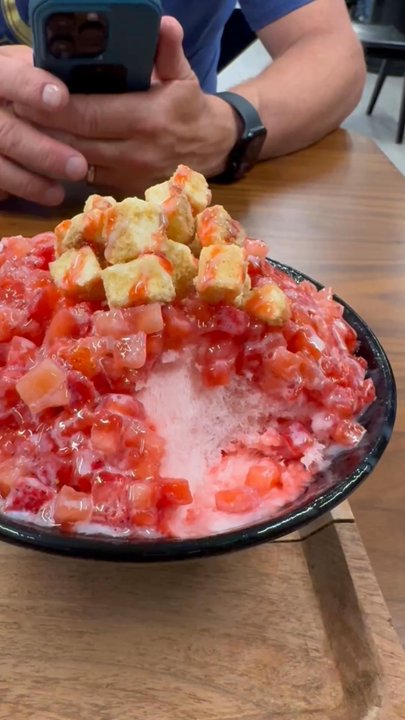 Snowdrop - Layers of toppings - Shaved Ice Near Me - Tucson, Arizona