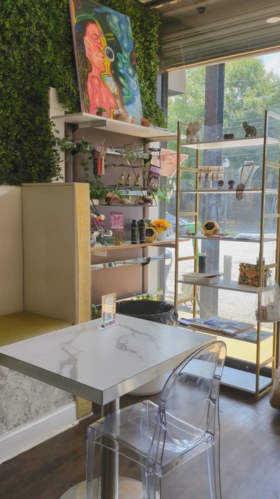 The Zen Bar - Seating area and smoothie bar - Juice Bars & Smoothies Near Me - Atlanta, Georgia