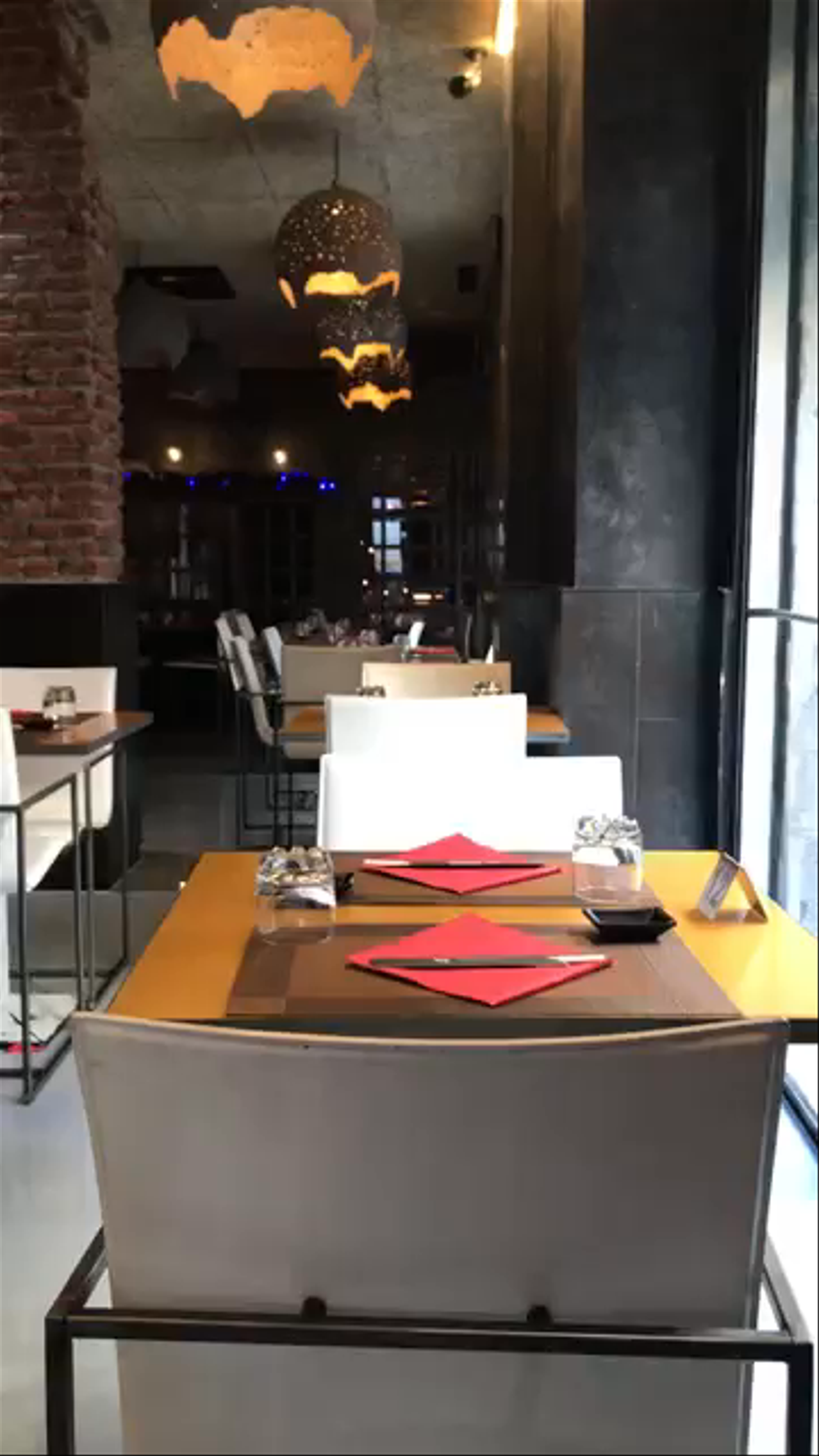 Cozy Urban Dining Experience in Milan