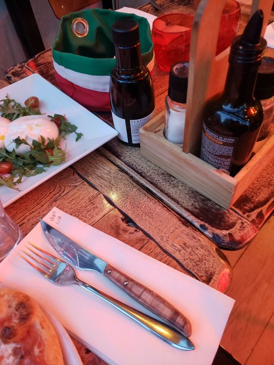 L'Elica - Table right on the sidewalk! - Pizza Near Me - Paris, 75