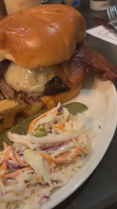 Samuel Slater's Restaurant - Burger - New American Near Me - Webster, Massachusetts