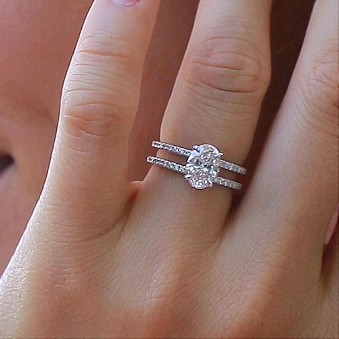 The Double Band | Oval | 18k | Yellow Gold | bandAccent: Plain | diamondOrientation: vertical | caratWeight: other