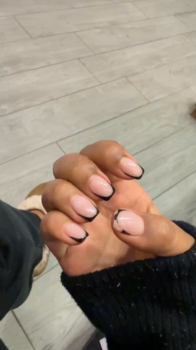 LA Nails - peeled and broken nails. - Nail Salons Near Me - Roseville, Minnesota