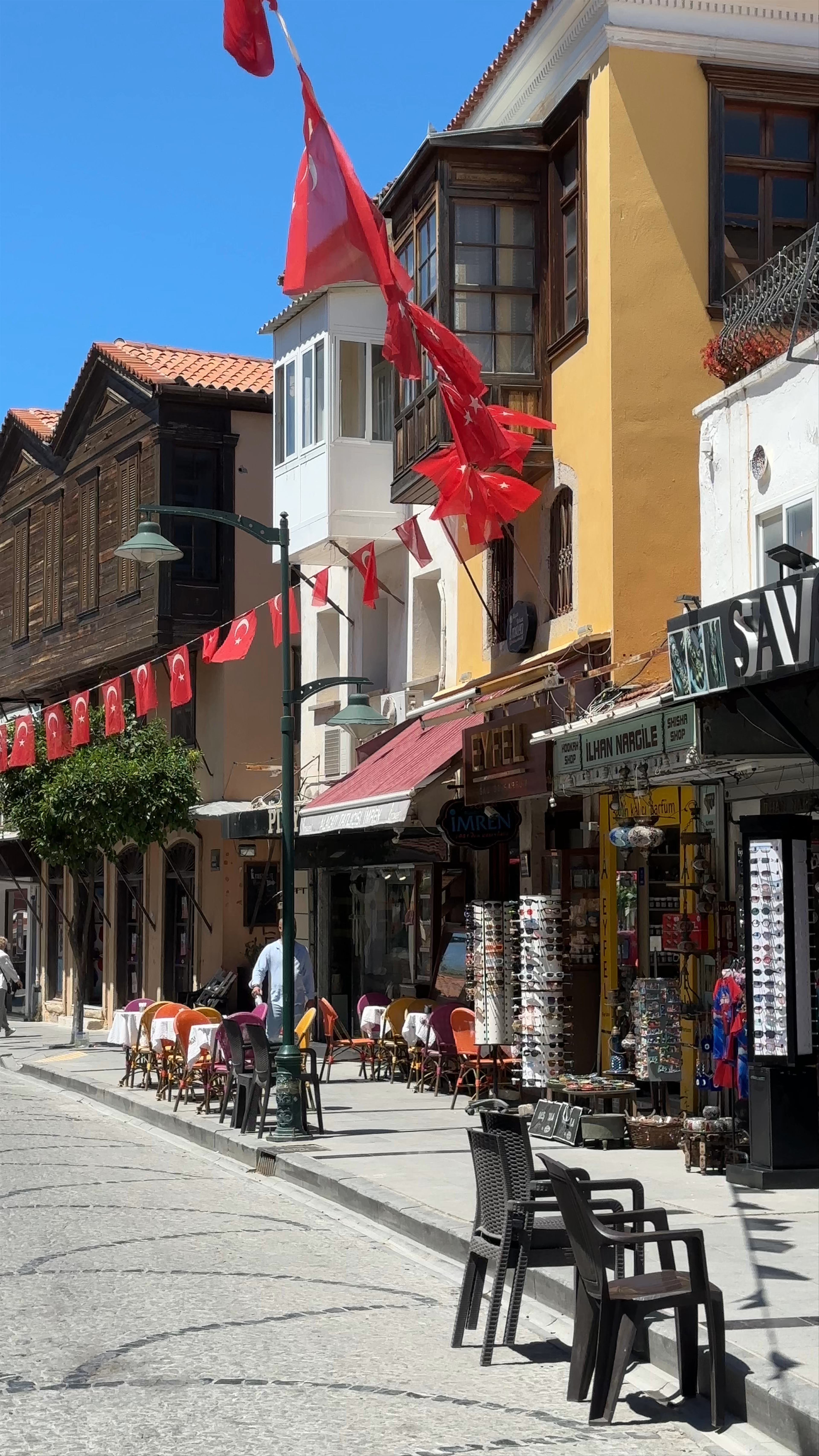 Charming Streets of Çeşme Çarşısı: A Sunny Day in İzmir’s Historic Market