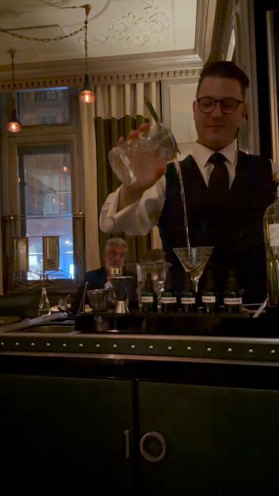 Connaught Bar - Bars Near Me - London, XGL
