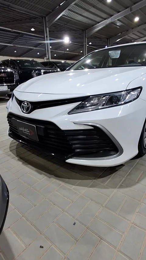 تويوتا كامري LE 2023