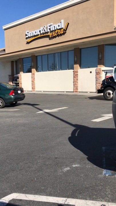 Smart & Final Extra! - Video of front of store - Grocery Near Me - Winnetka, California