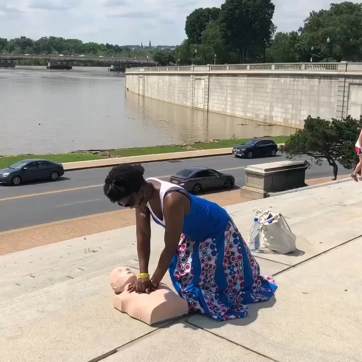 One Love CPR - Street team in Washington DC. Teaching Hands-OnLy CPR to the Public while walking through the city. - CPR Classes Near Me - Hackensack, New Jersey