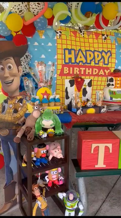 Cake It - Mimi cakes is the center of all my kids parties - Custom Cakes Near Me - Miami Lakes, Florida