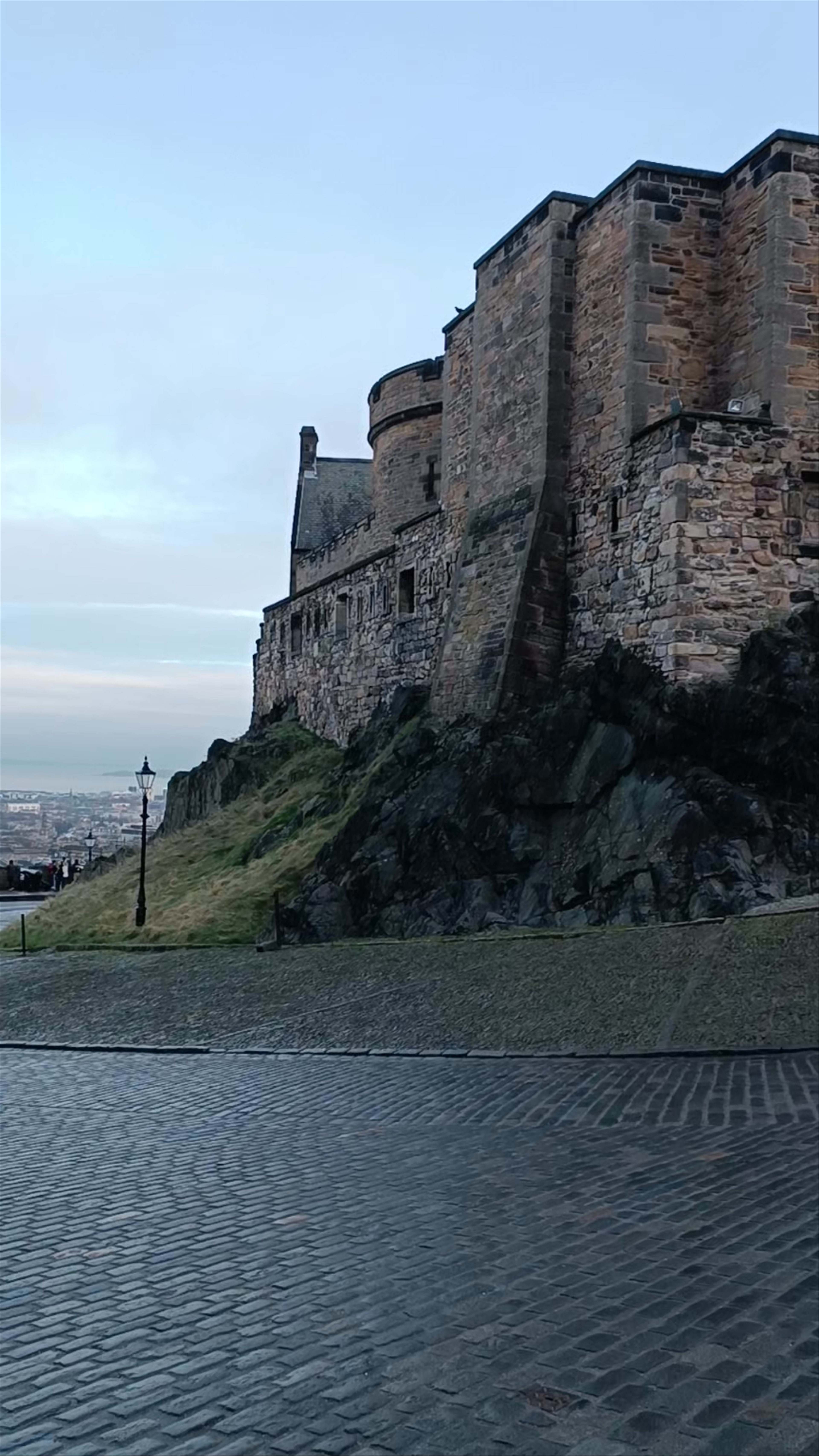Edinburgh Castle: Majestic History Overlooking Edinburgh