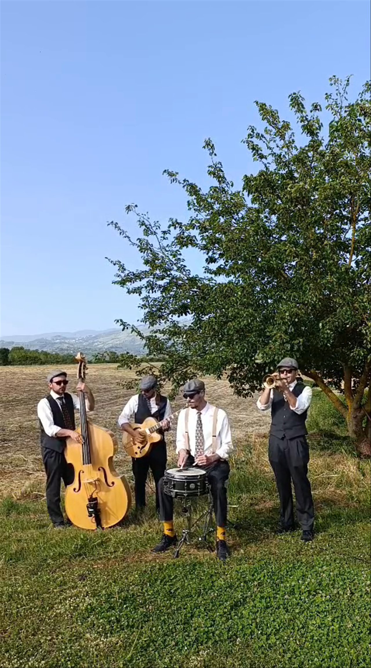 Bella Dixie - La Vie en Rose - video 5
