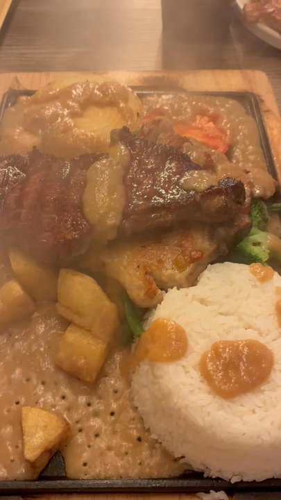Pine House Cafe - Chinese Near Me - Toronto, Ontario