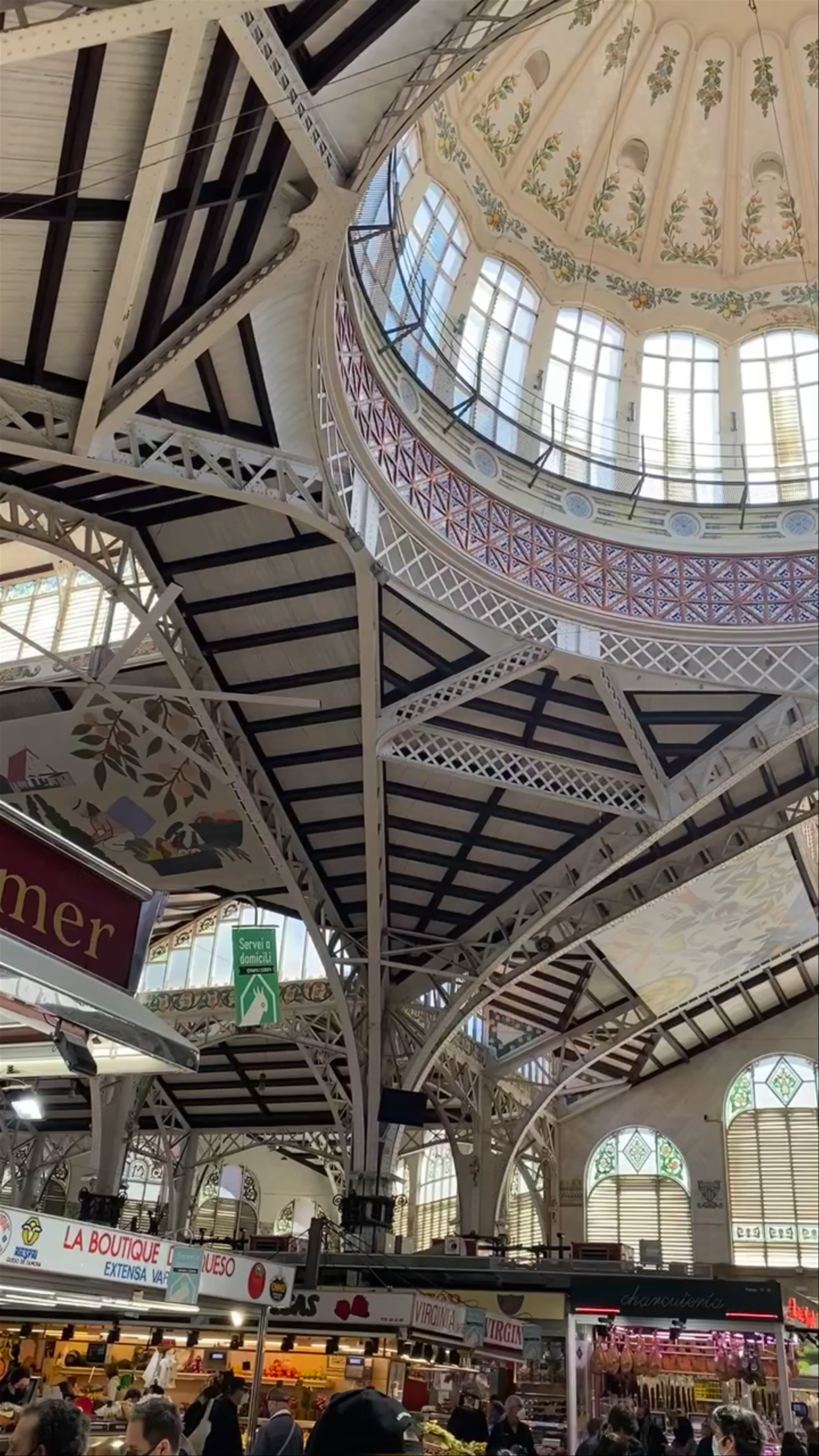 Mercado Central: A Vibrant Gourmet Haven in Valencia