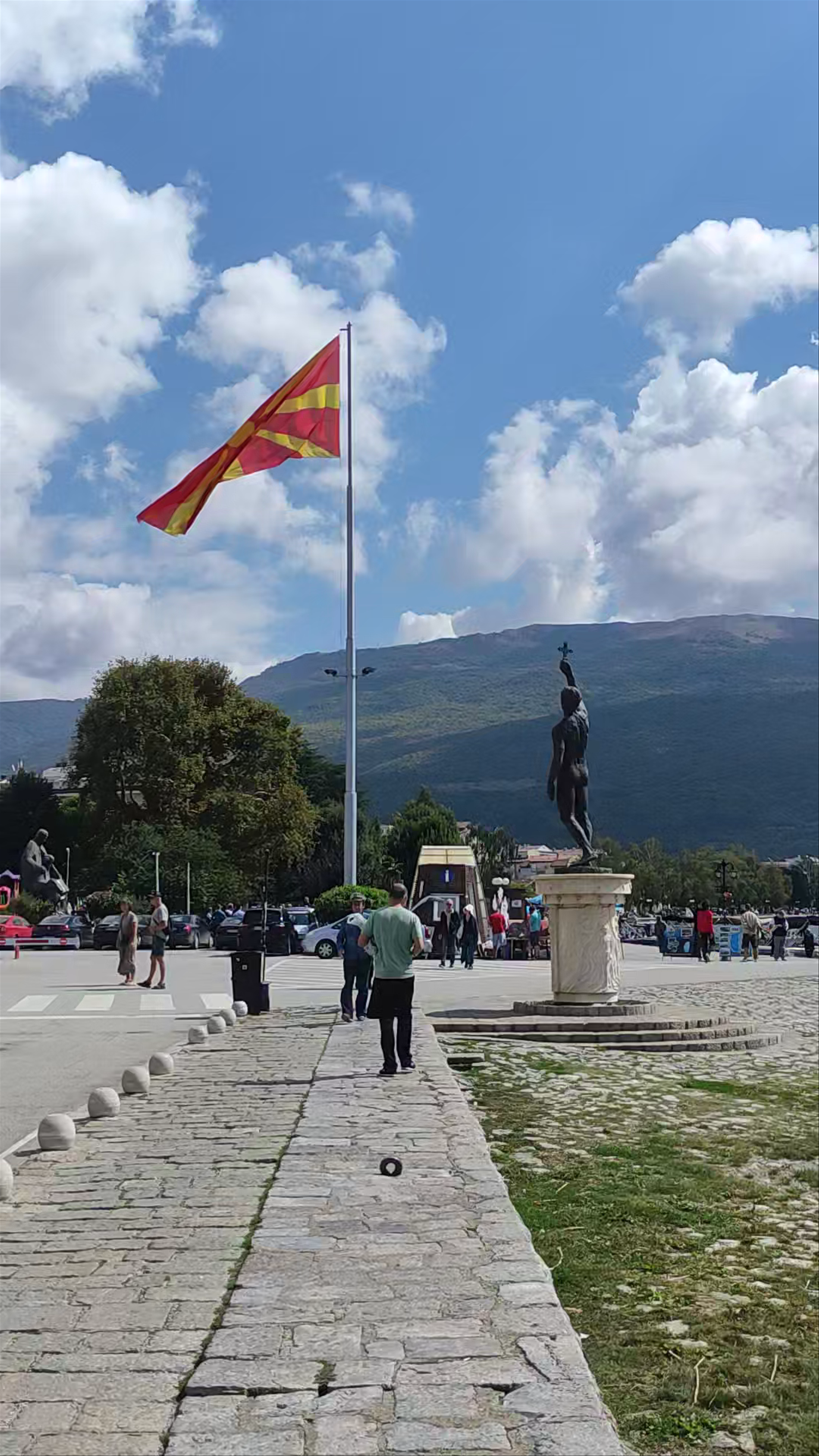 Lago Ohrid: Timeless Beauty and Vibrant Lakeside Life