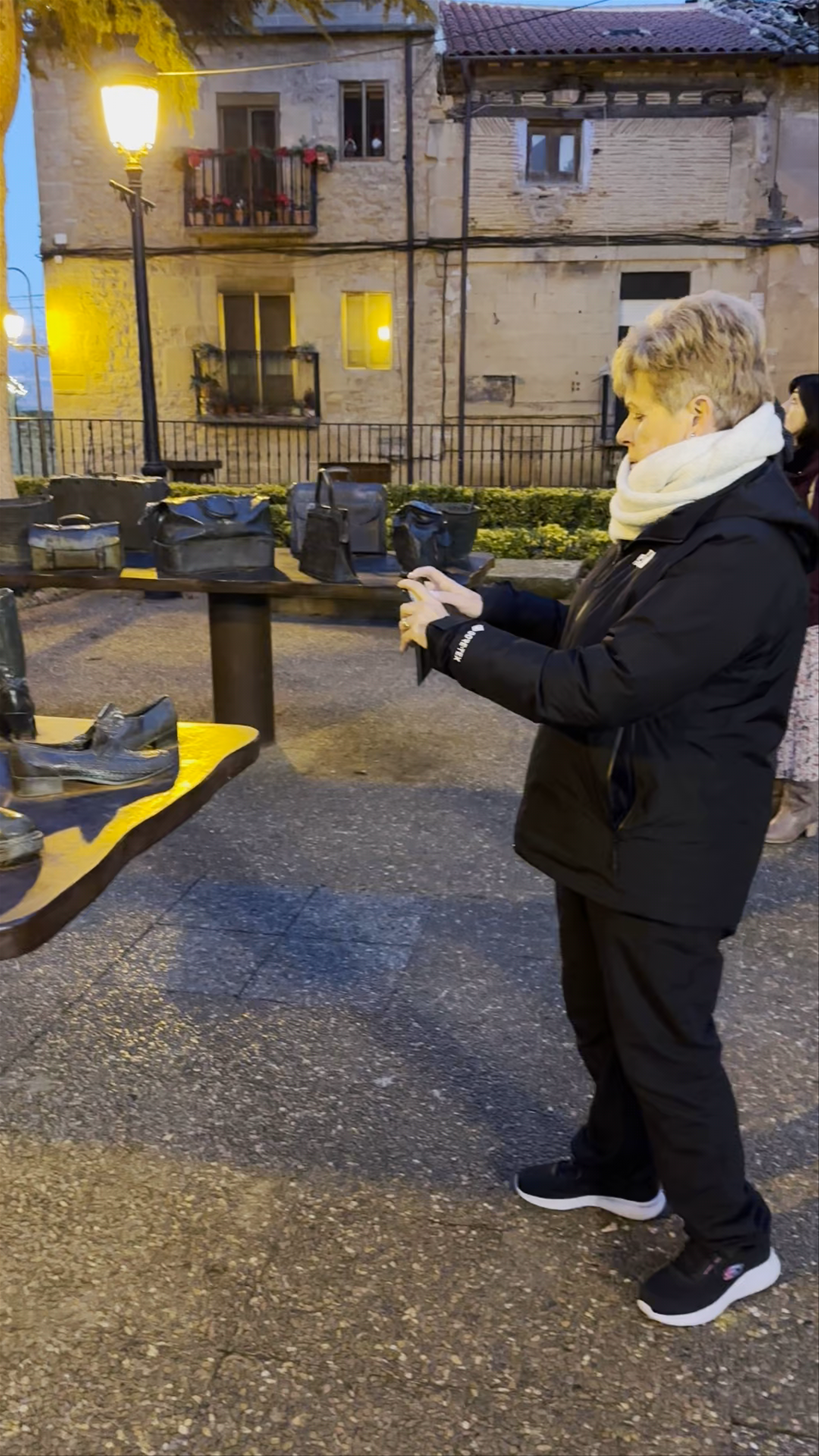 Bidaiariei Omenaldia/Homenaje a los Viajeros