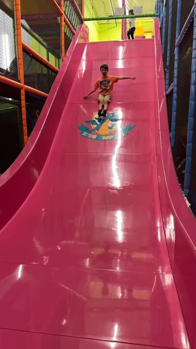 Kids Empire Clovis - This slide is crazy fast. - Recreation Centers Near Me - Clovis, California