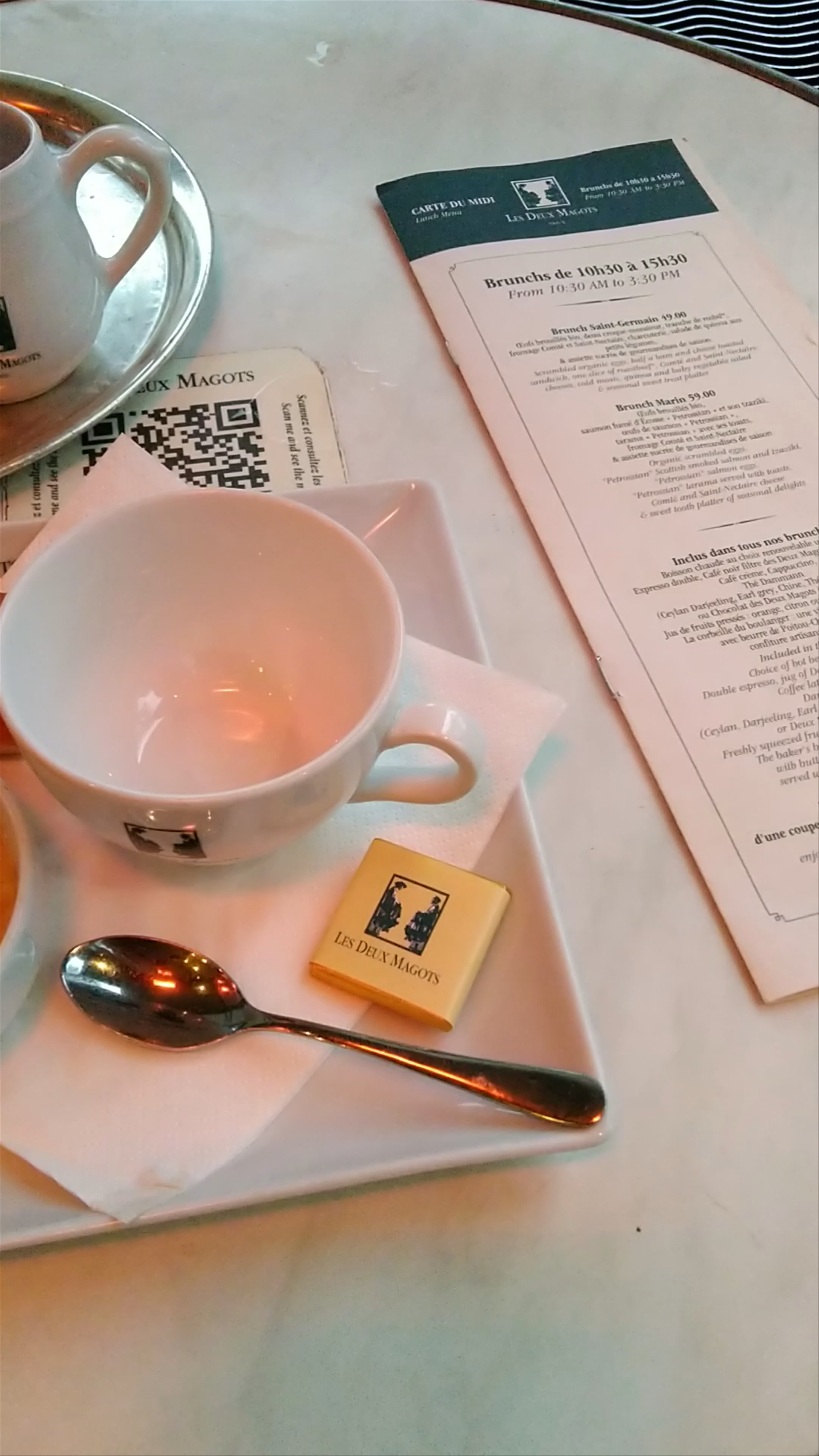 Les Deux Magots: Iconic Parisian Café Experience