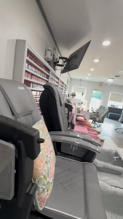 Q Nails - Nail Salons Near Me - Saint Peters, Missouri