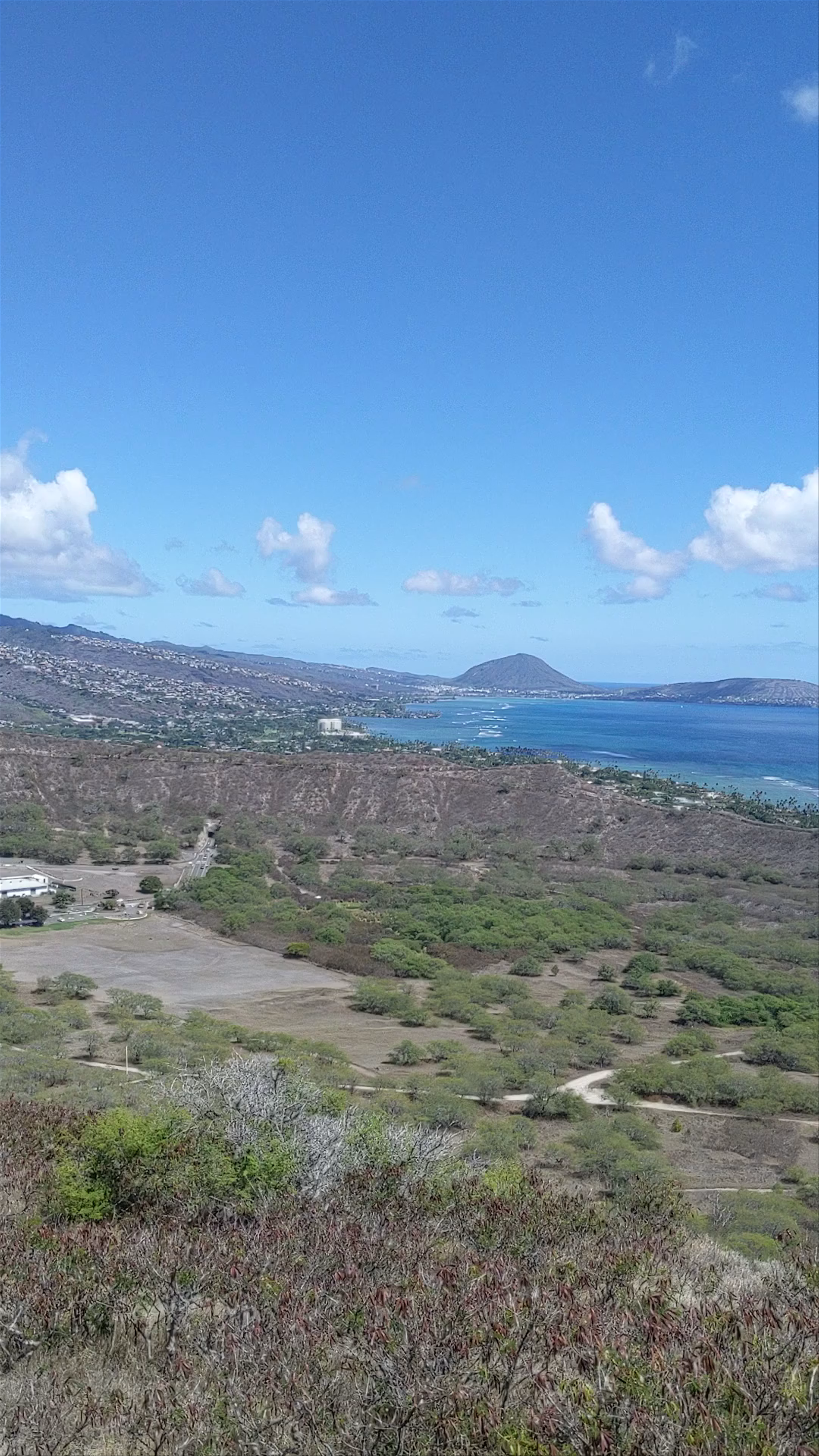 Diamond Head Hike Panorama: Stunning Views over Honolulu Bay