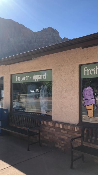 Bumbleberry Gift Shop - Bakeries Near Me - Springdale, Utah