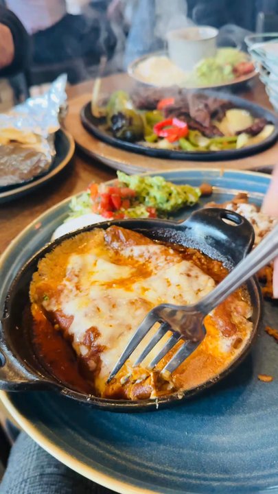 Chi Chi's - Cheese enchilada platter and Carne Asada Fajitas - Mexican Near Me - St Louis Park, Minnesota