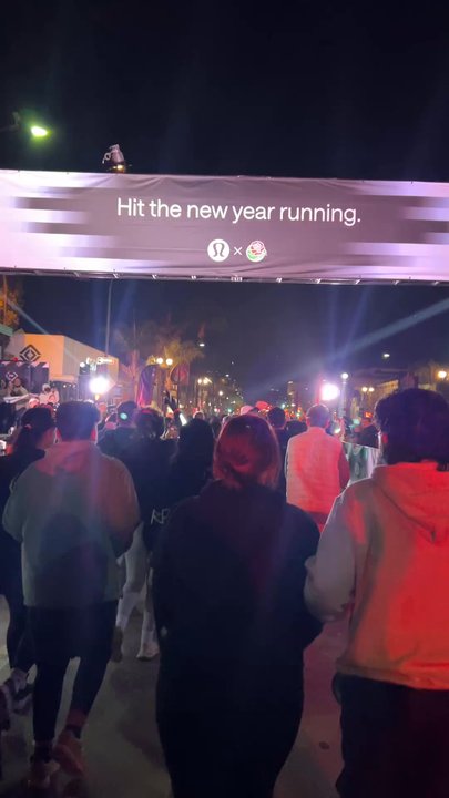 Lululemon Run With The Roses - 2025 - Shoe Stores Near Me - Pasadena, California