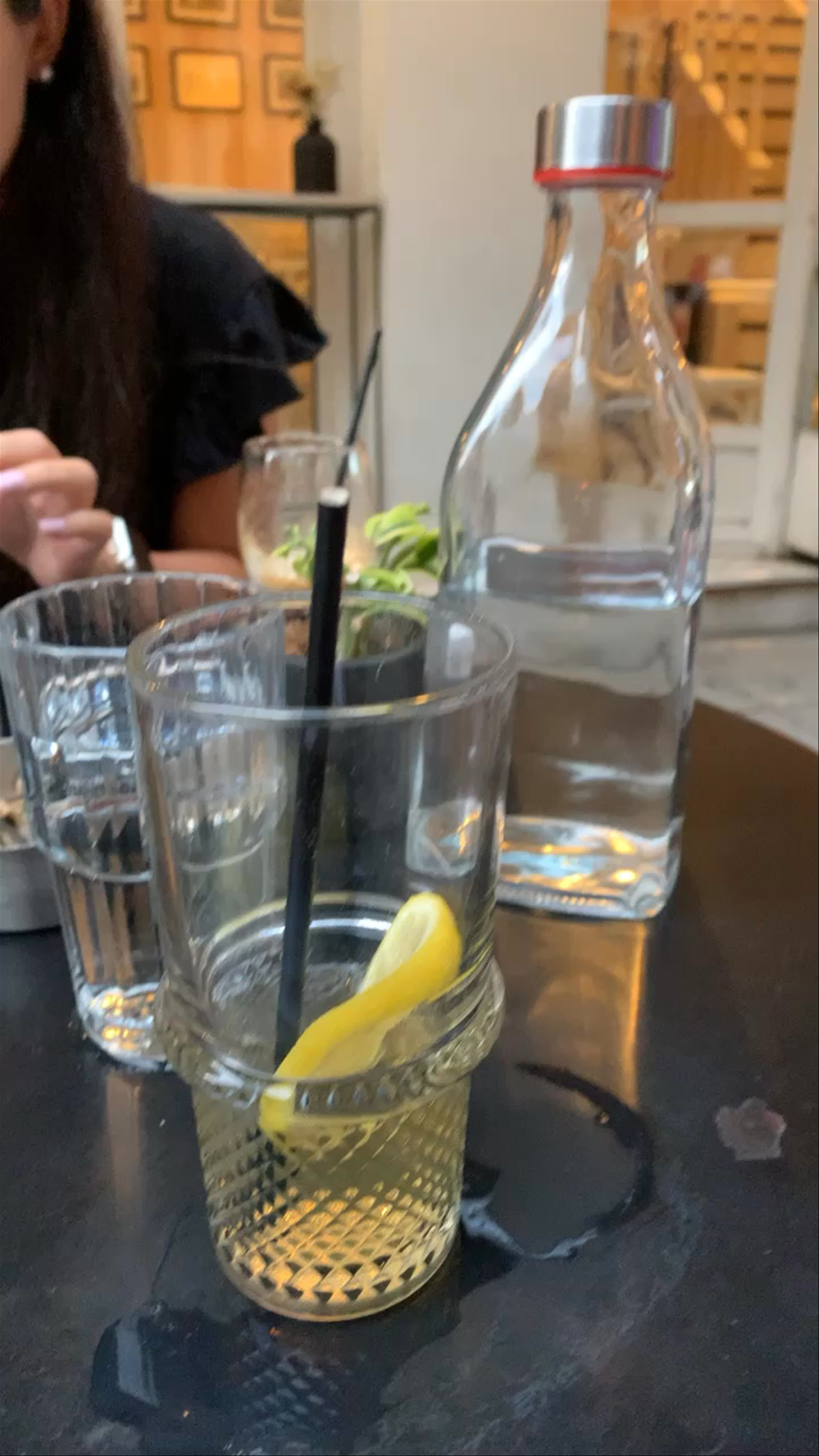 Mon Frère: Cozy Café Moments in Thessaloniki