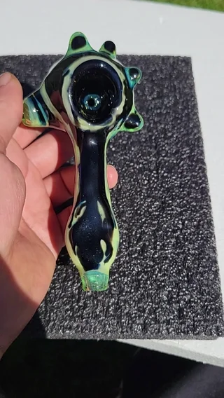 Preview pic of Rough sketched spoon #4 green paint marker honeycomb