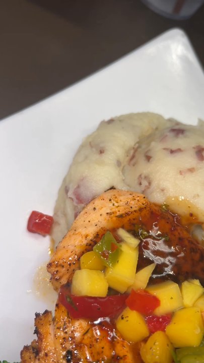 Corona Beach House - Beach House Salmon - American Near Me - Miami, Florida