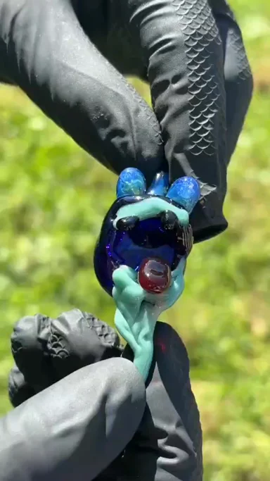 Preview pic of The Fang'D Snail Pendy