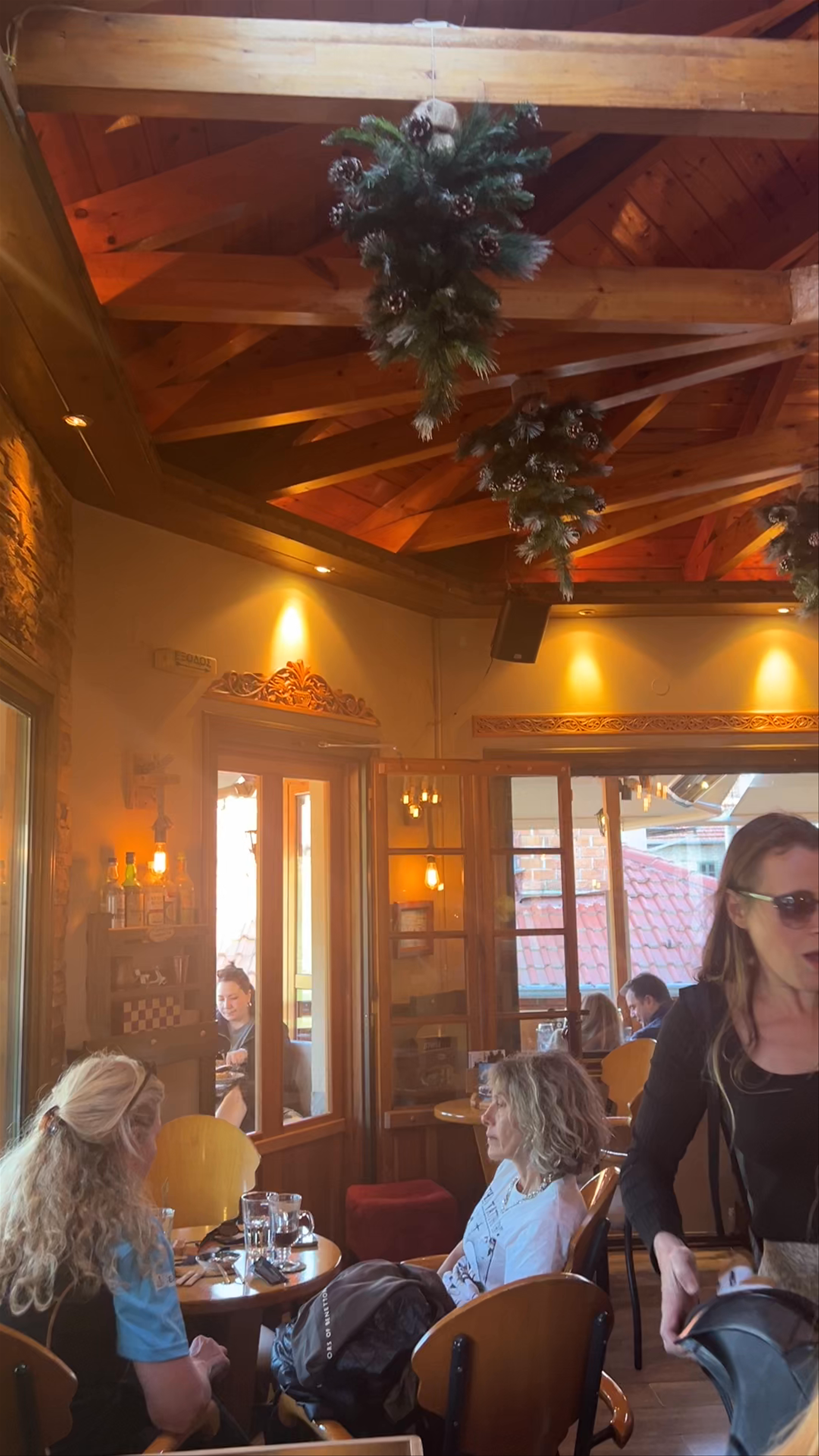 Metsovorama Cafe Bar: Cozy Mountain Vibes in Metsovo, Greece