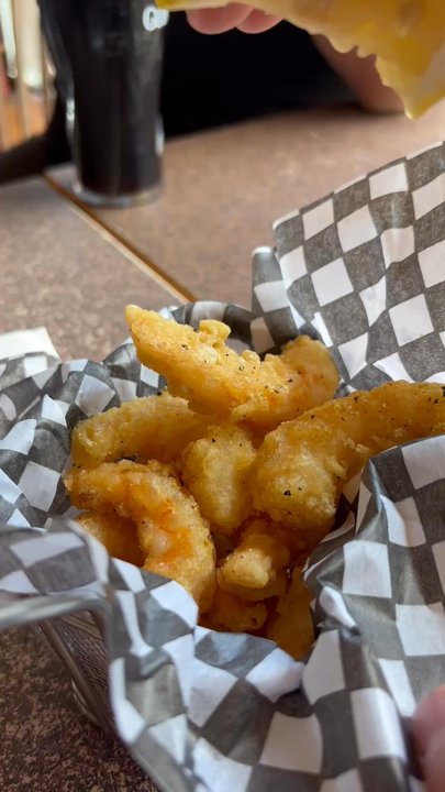 Cunninghams Pub - Irish Pub Near Me - Sainte-Anne-de-Bellevue, Quebec