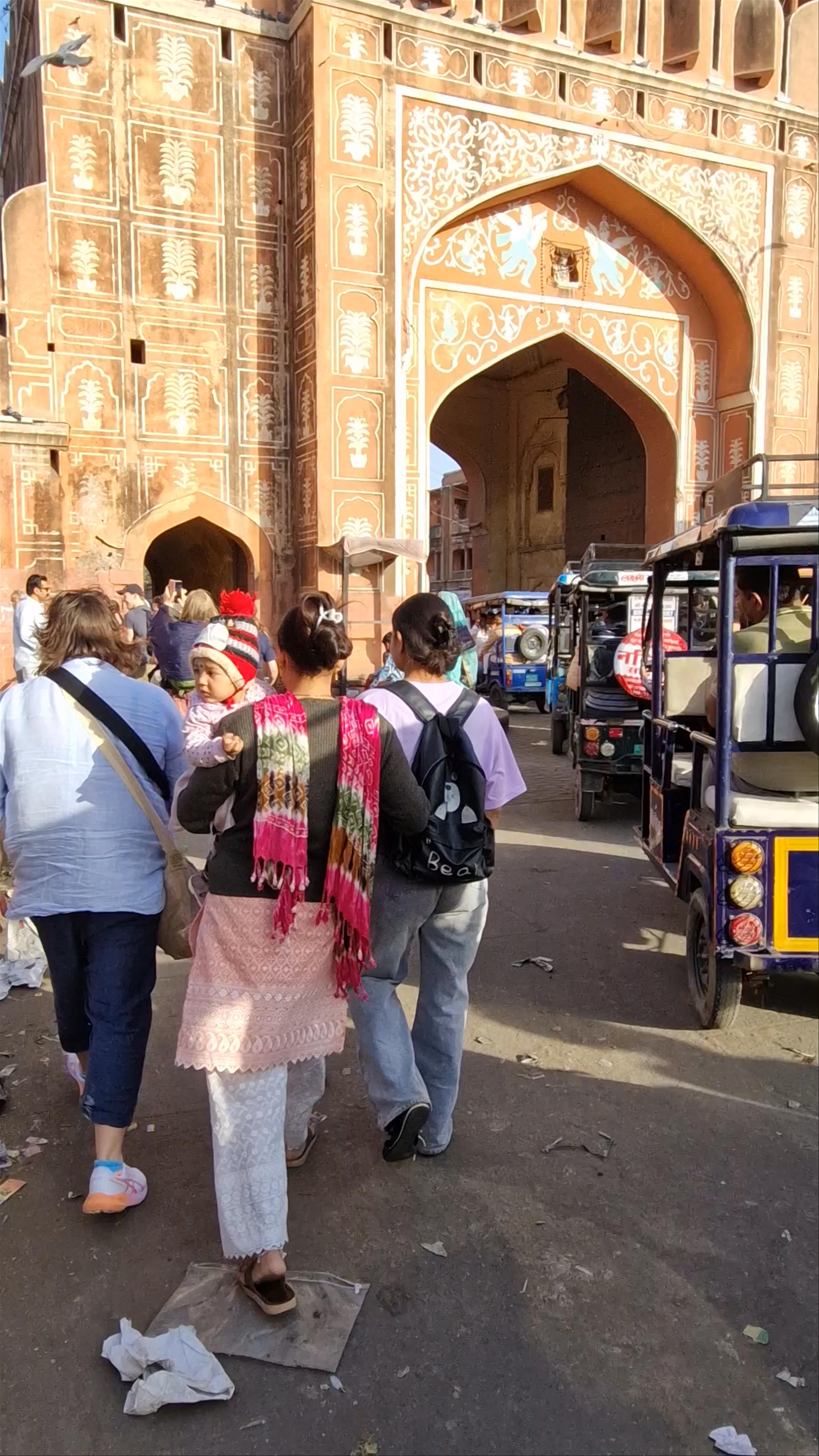 Ajmeri Gate and Kishanpole Bazar: A Bustling Gateway in Jaipur's Pink City