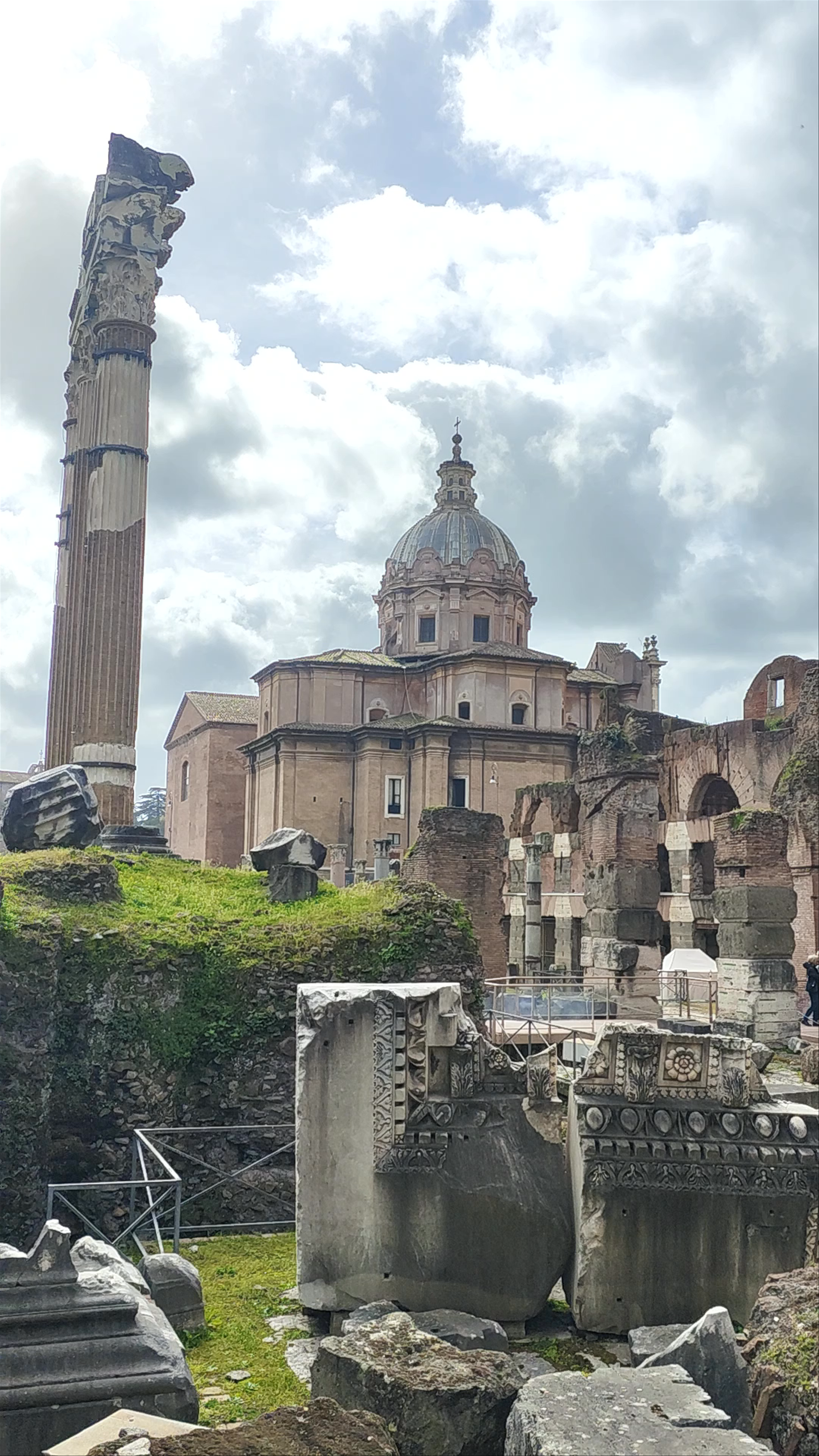 Exploring Fórum de Trajano: Ancient Rome’s Majestic Ruins