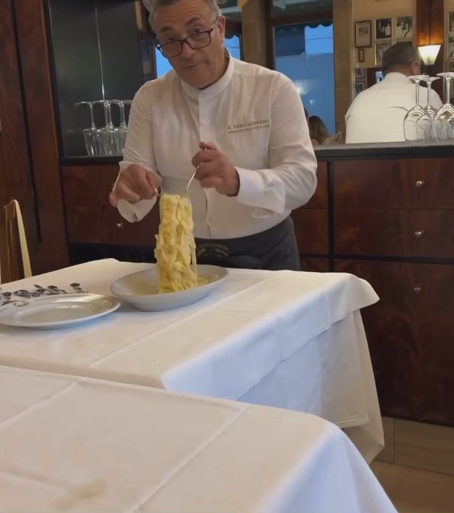 Il Vero Alfredo - Making their famous fettuccine Alfredo - Italian Near Me - Rome, RM