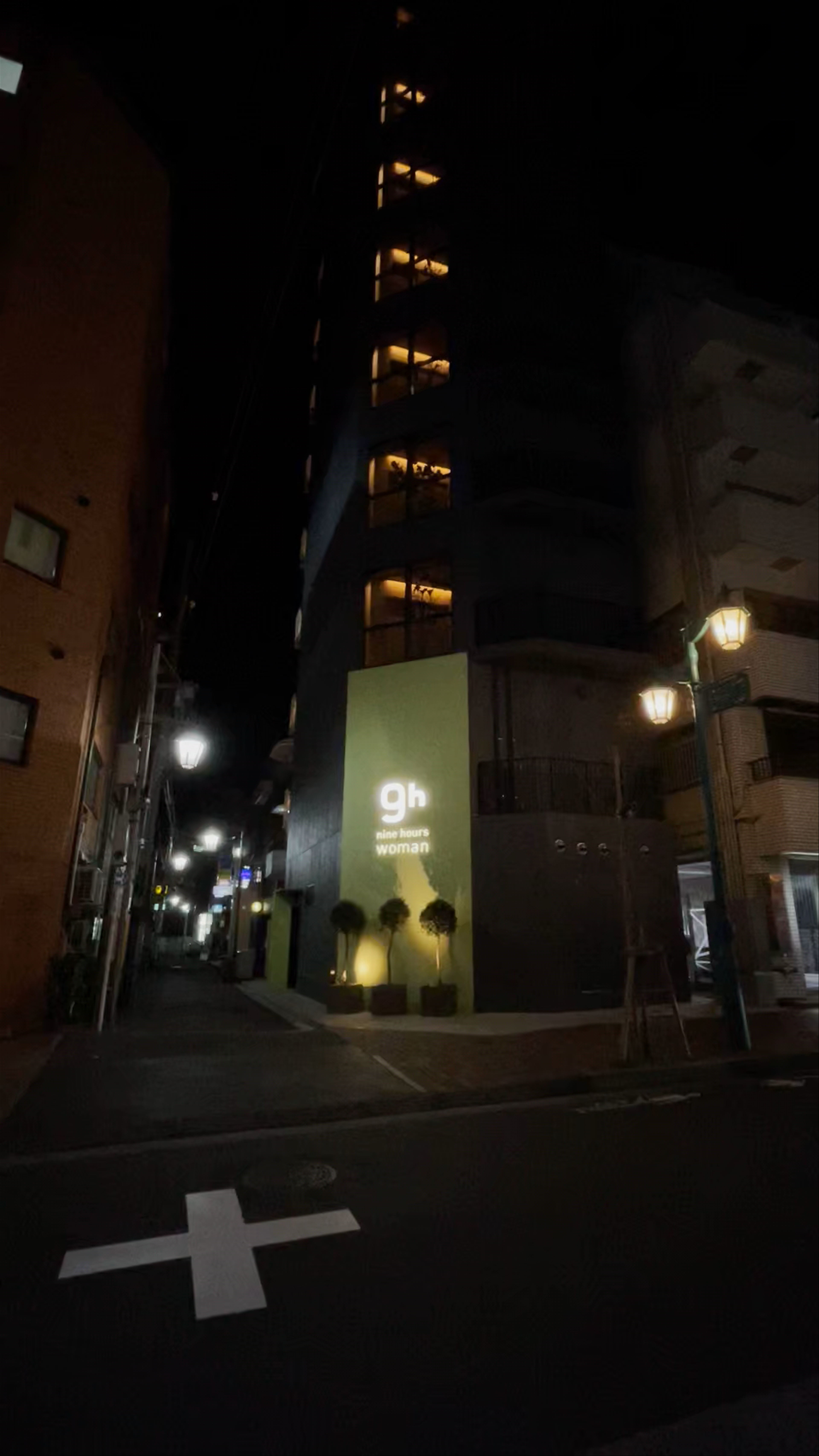 Nine Hours Woman Shinjuku