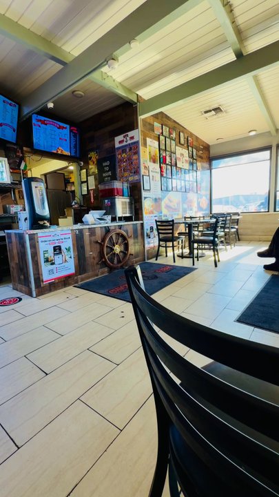 Ray's Chicken & Fish - Interior - Seafood Near Me - Sacramento, California