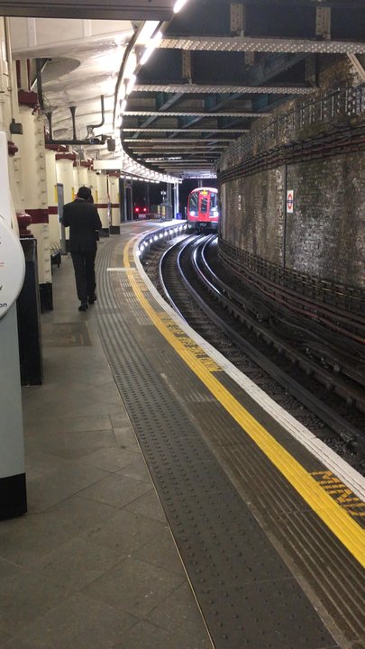 Aldgate Underground Station - Train Stations Near Me - London, XGL