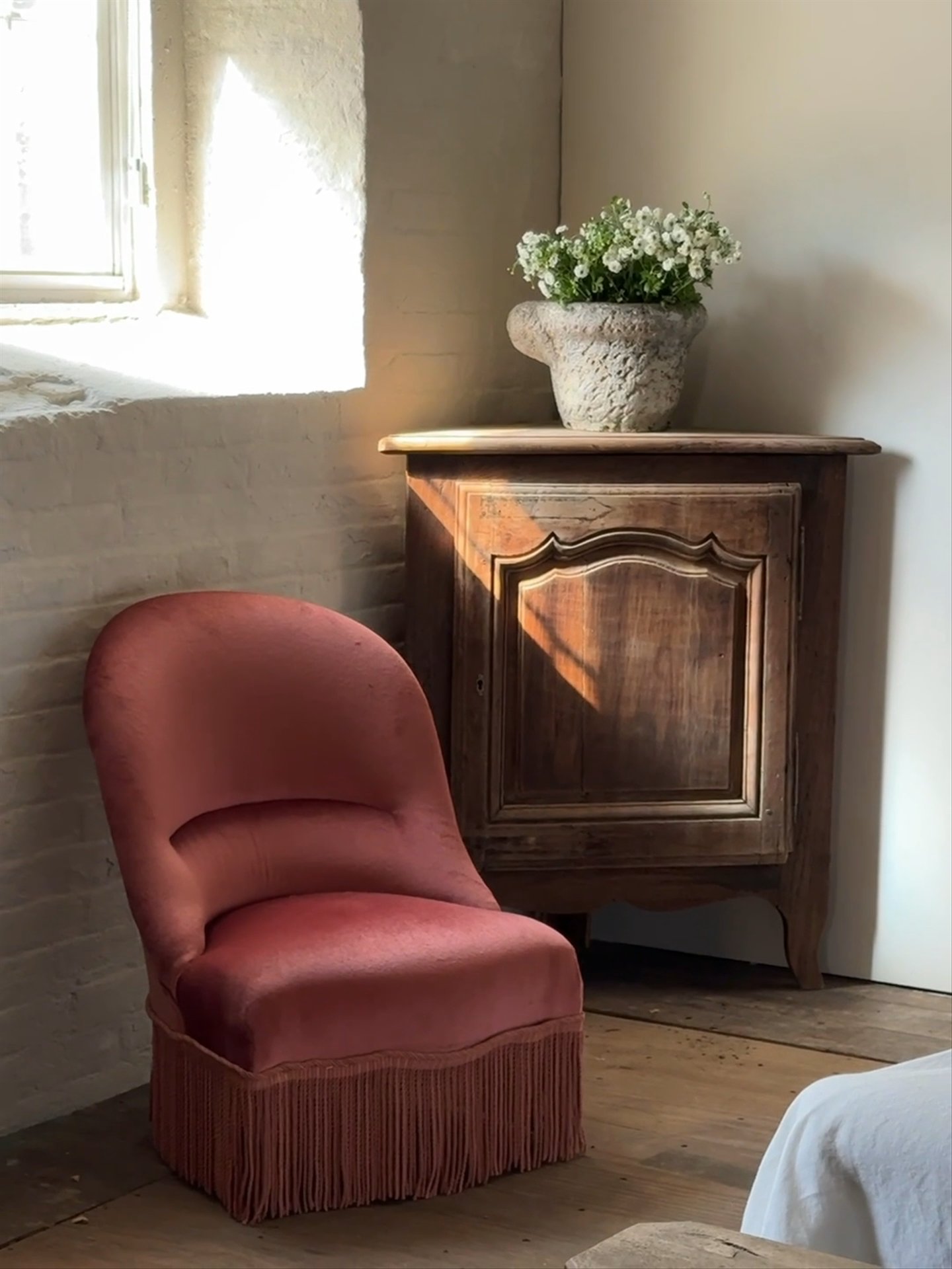Napoleon Pink Velvet Toad Chair