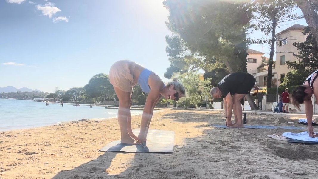 Yoga on the Pinewalk beach (part 2)