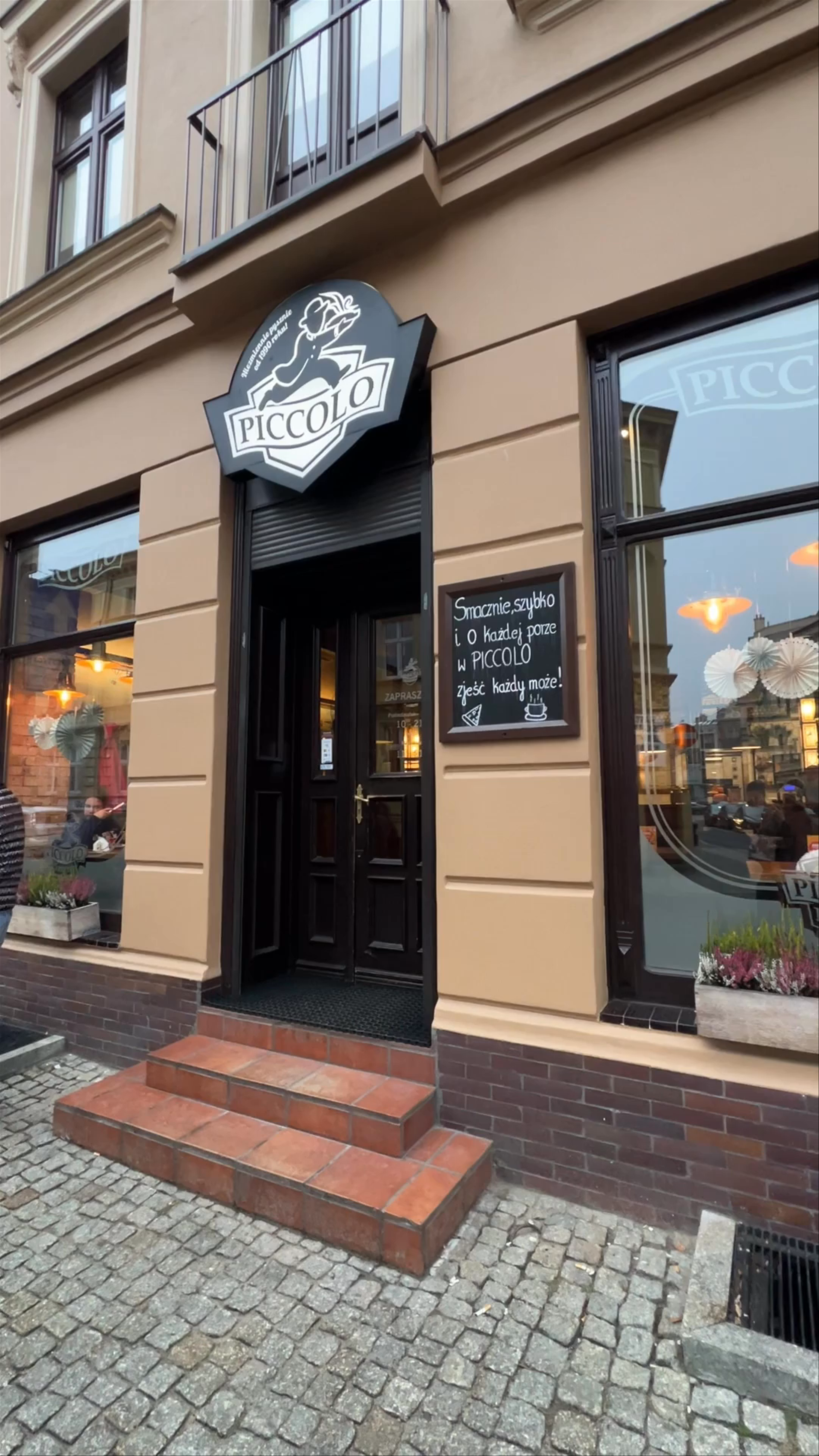 Piccolo Coffee & Bistro: Cozy Urban Charm in Toruń