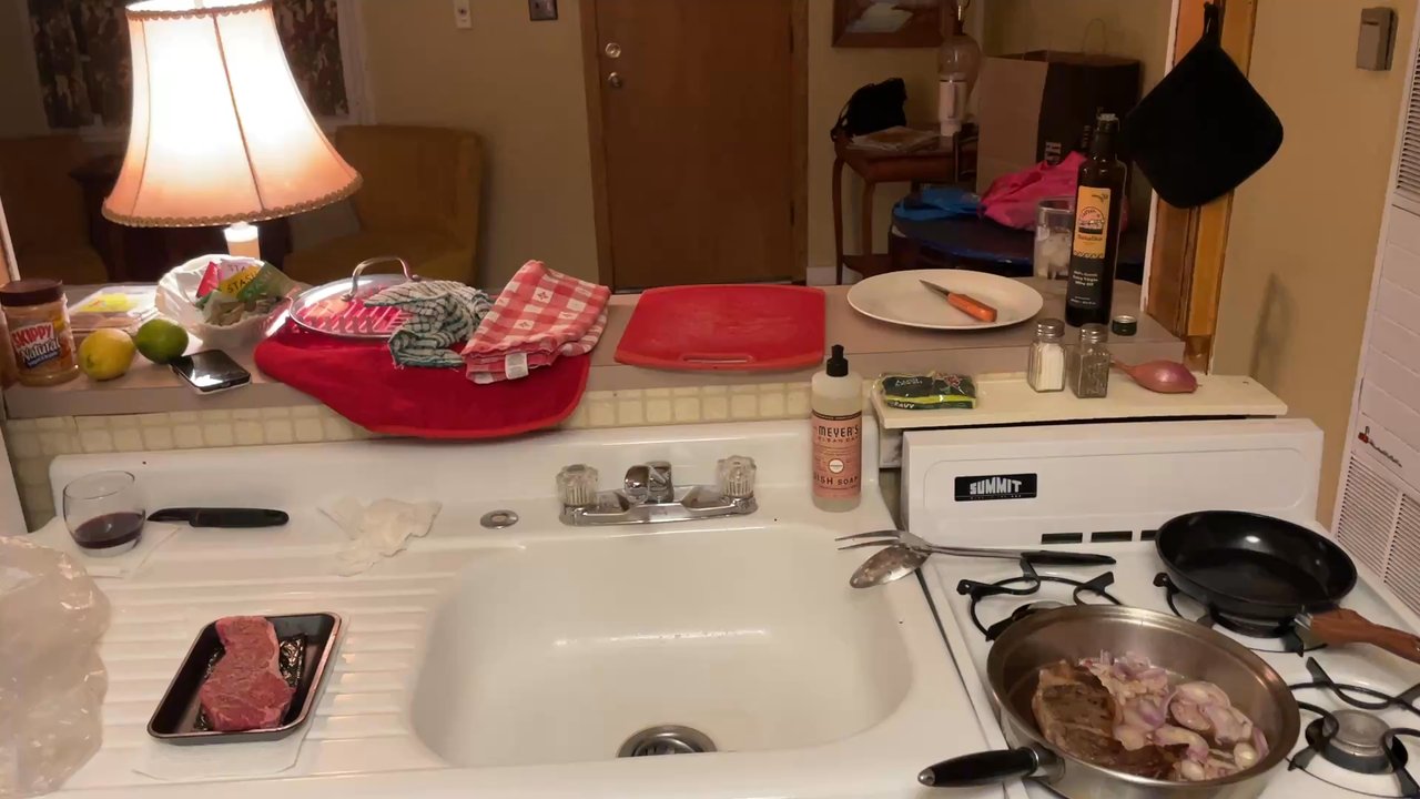Motel Del Rogue - They lent me olive oil from the front office when I forgot to grab some at the store. - Hotels Near Me - Grants Pass, Oregon