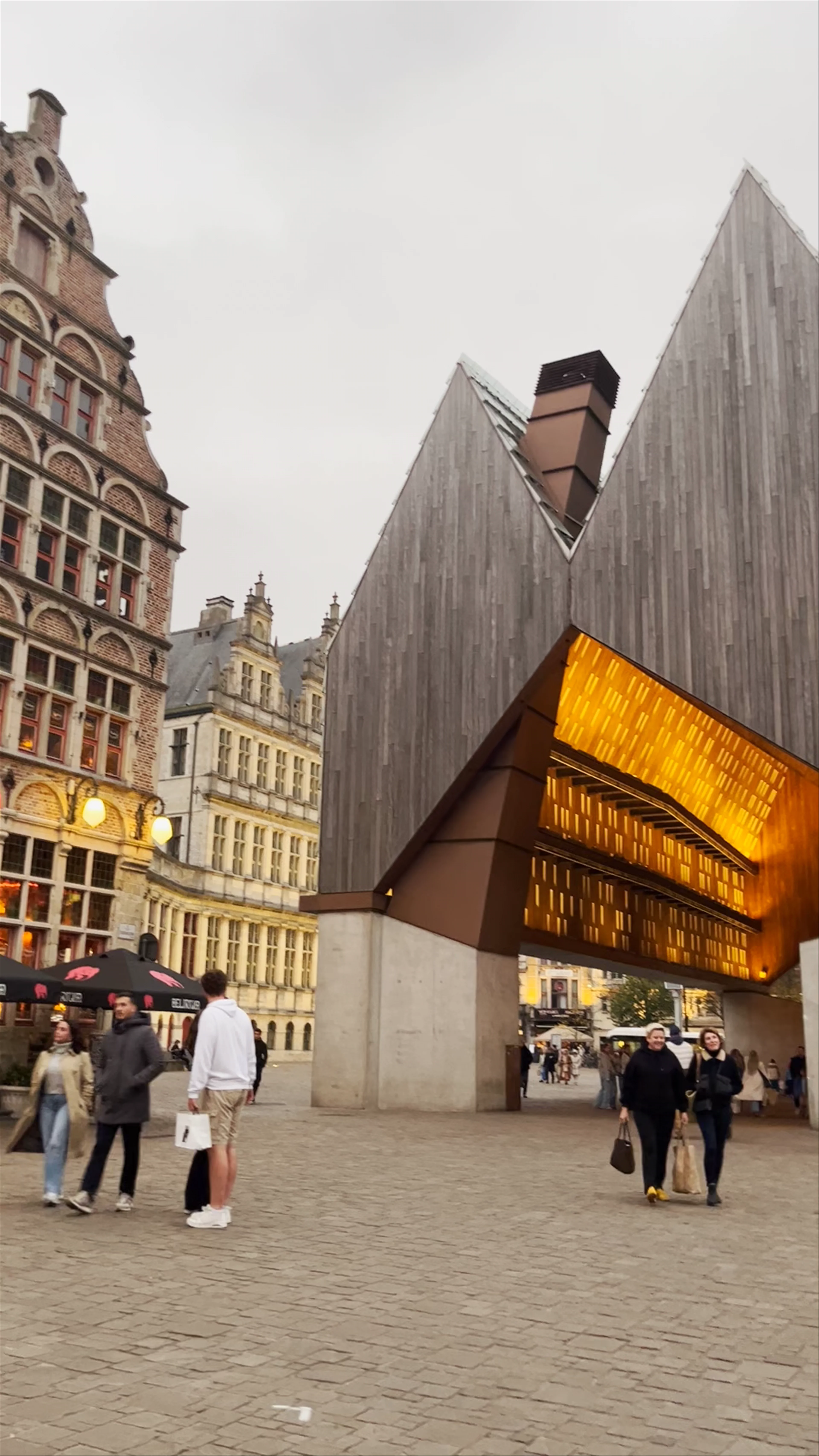 Stadshal / City Pavilion, Poeljemarkt